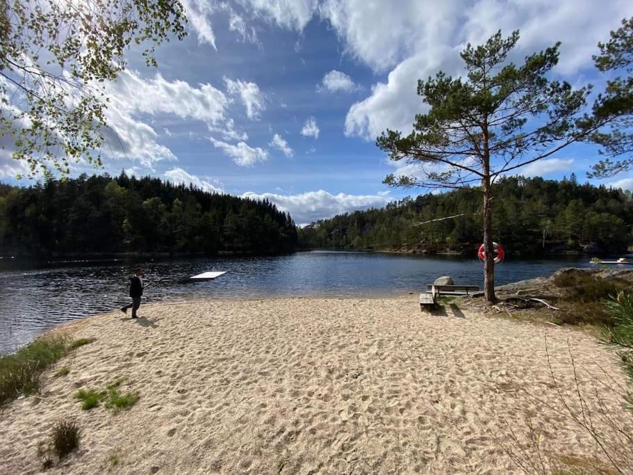 Romslig Og Fin Leilighet 17 Min Til Kristiansand Centrum Nodeland Екстериор снимка